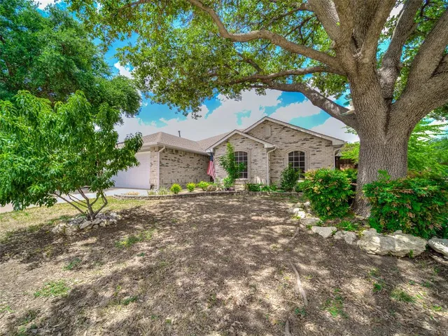 $319,900 | 936 Silver Streak Drive, Saginaw, TX 76131