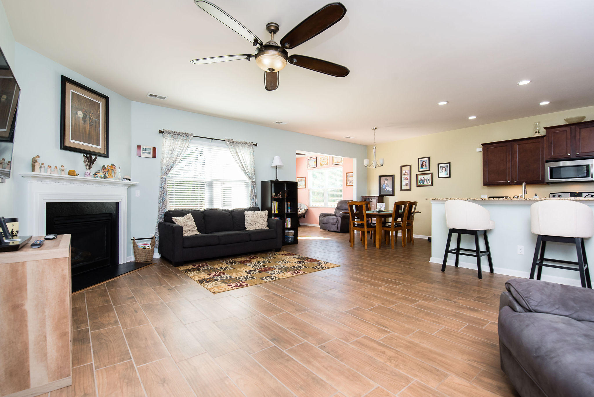 277 Decatur Drive Summerville, SC 29486 - Photo 3 of 21 277 Decatur family room