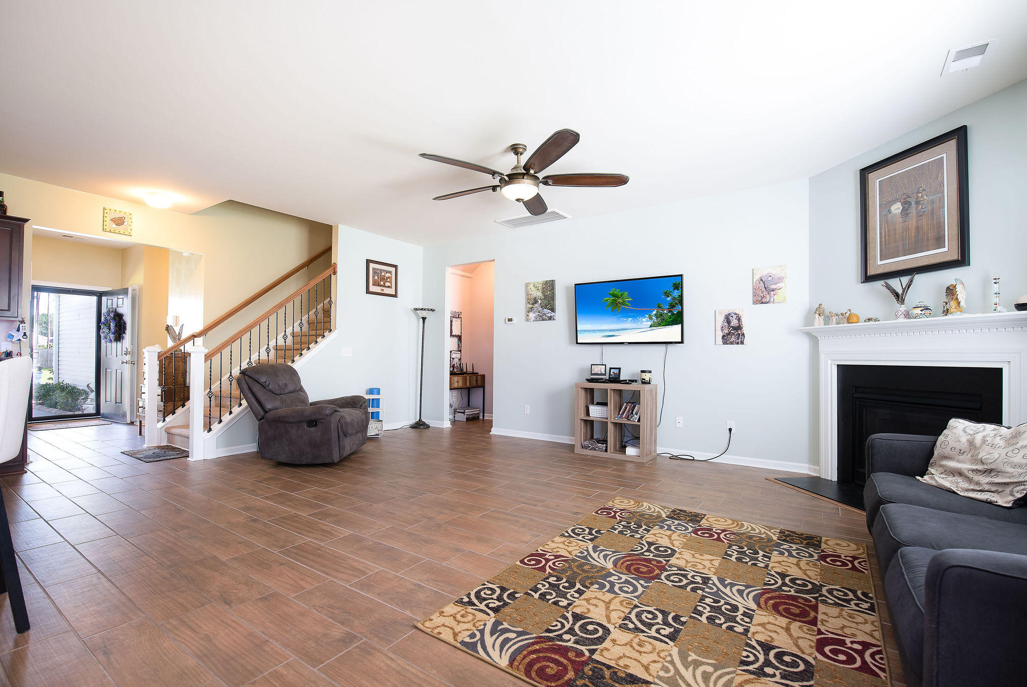 277 Decatur Drive Summerville, SC 29486 - Photo 4 of 21 277 Decatur family room 2