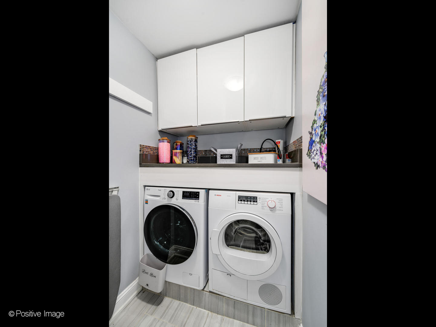 360 East Randolph Street, Unit 2204 Chicago, IL 60601 - Photo 22 of 28 a utility room with dryer and washer