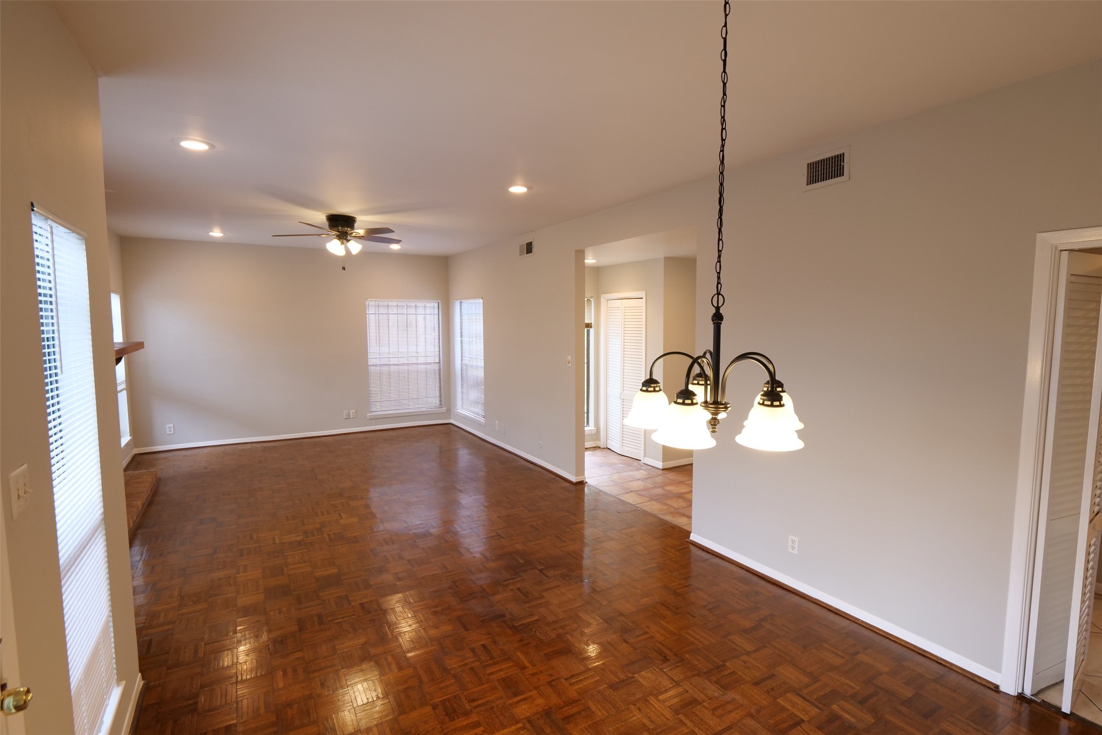 9526 Val Verde Street Houston, TX 77063 - Photo 10 of 36