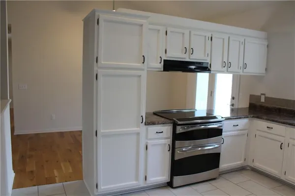 $399,000 | 14403 West 90th Court, Lenexa, KS 66215