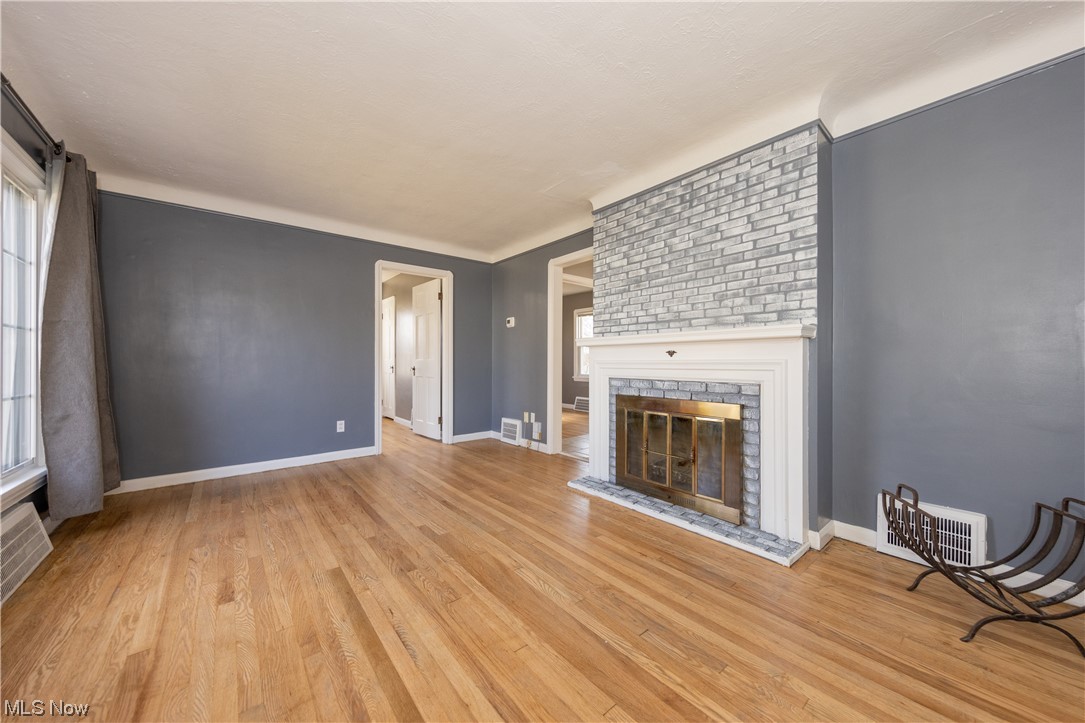 5252 Edenhurst Road Cleveland, OH 44124 - Photo 2 of 29