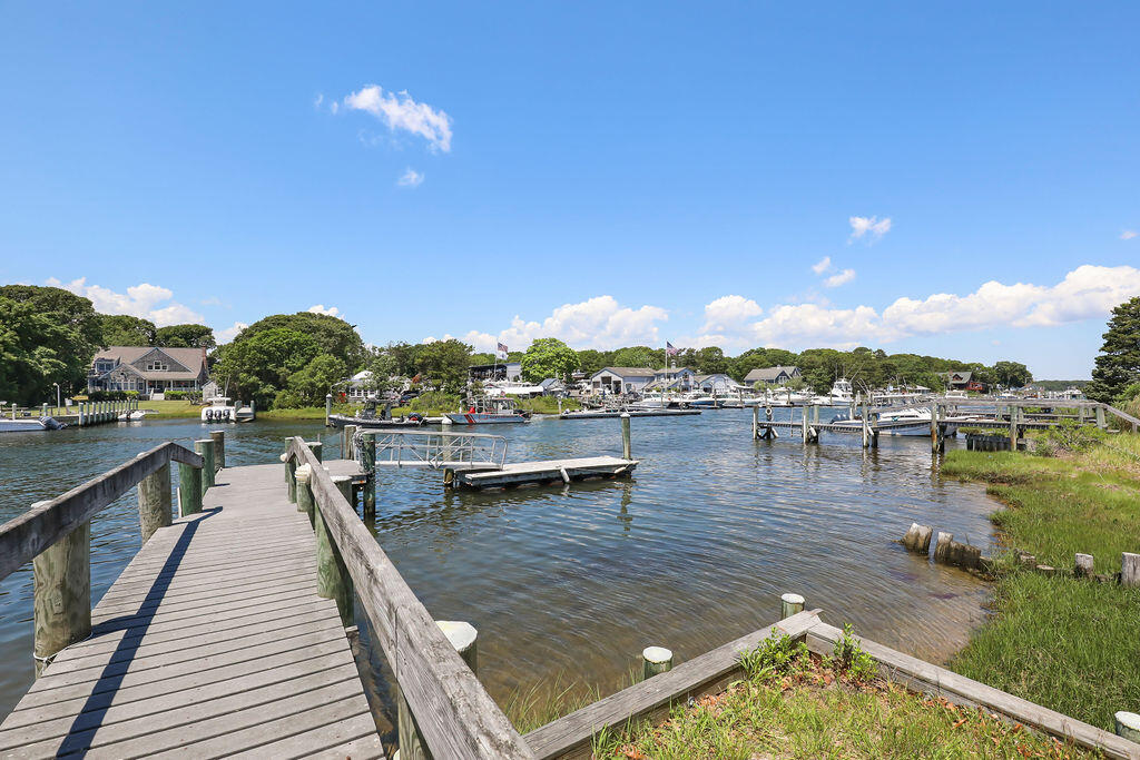 379 Monomoscoy Road Mashpee, MA 02649 - Photo 37 of 42 IMG_2367