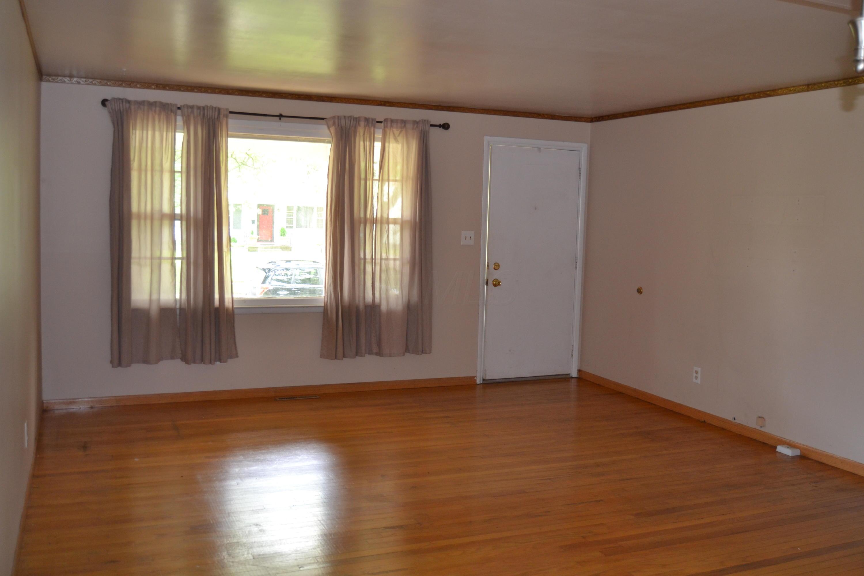 2094 Case Road Columbus, OH 43224 - Photo 5 of 31