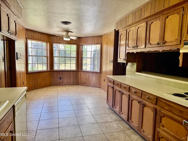 $285,000 | 124 Mansfield Drive, Natchez, MS 39120