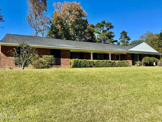 $285,000 | 124 Mansfield Drive, Natchez, MS 39120