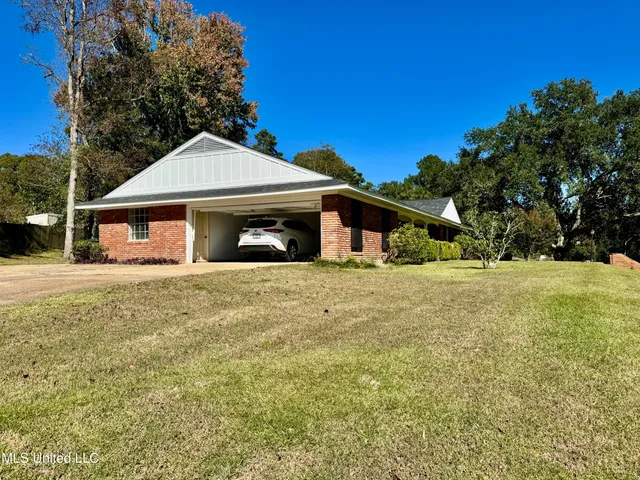 $285,000 | 124 Mansfield Drive, Natchez, MS 39120