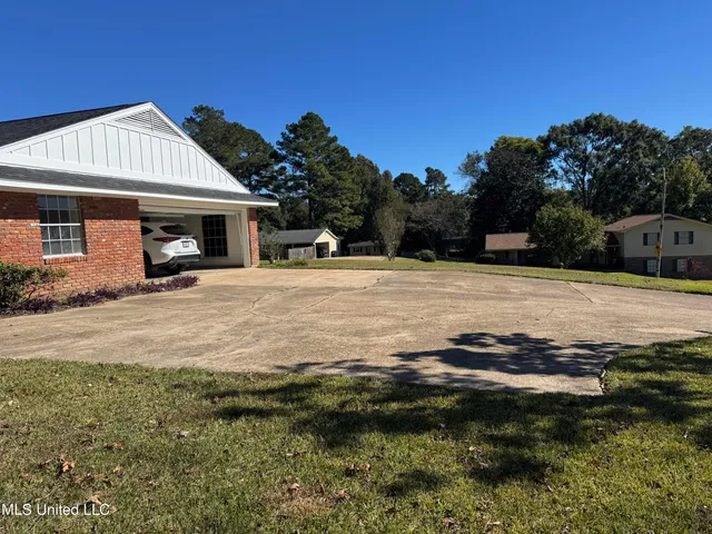 $285,000 | 124 Mansfield Drive, Natchez, MS 39120