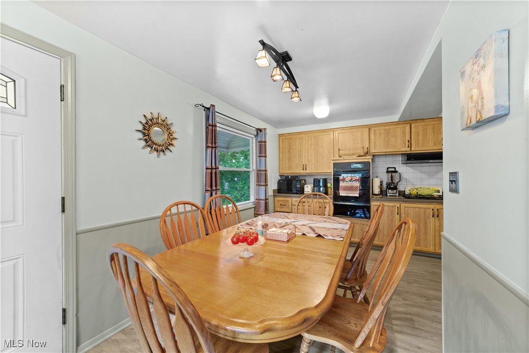 1386 Argonne Road Cleveland, OH 44121 - Photo 13 of 37
