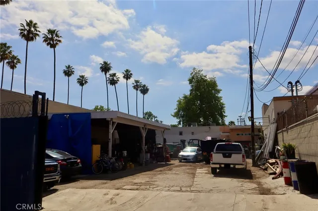 a view of a car park in front of house