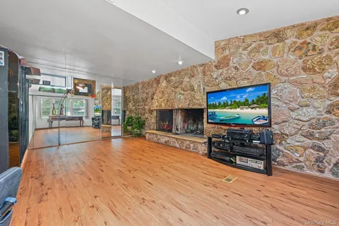 $1,390,000 | 23 Pettit Drive, Dix Hills, NY 11746