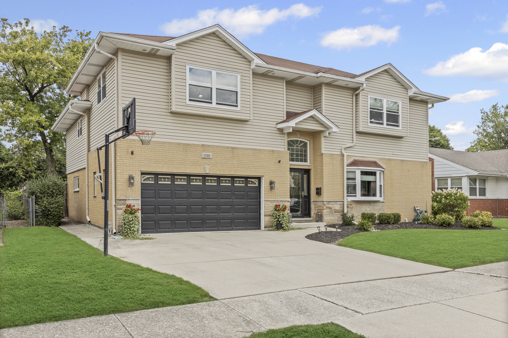 130 Elm Tree Lane Elmhurst, IL 60126 - Photo 2 of 28