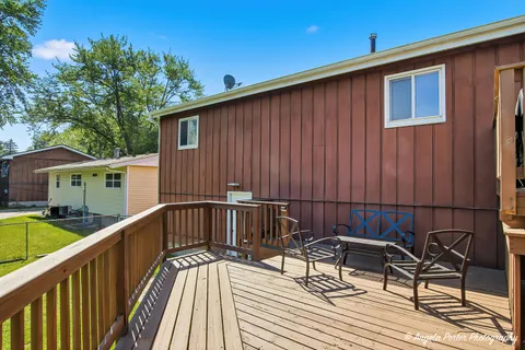 $329,000 | 4500 Clearview Drive, McHenry, IL 60050