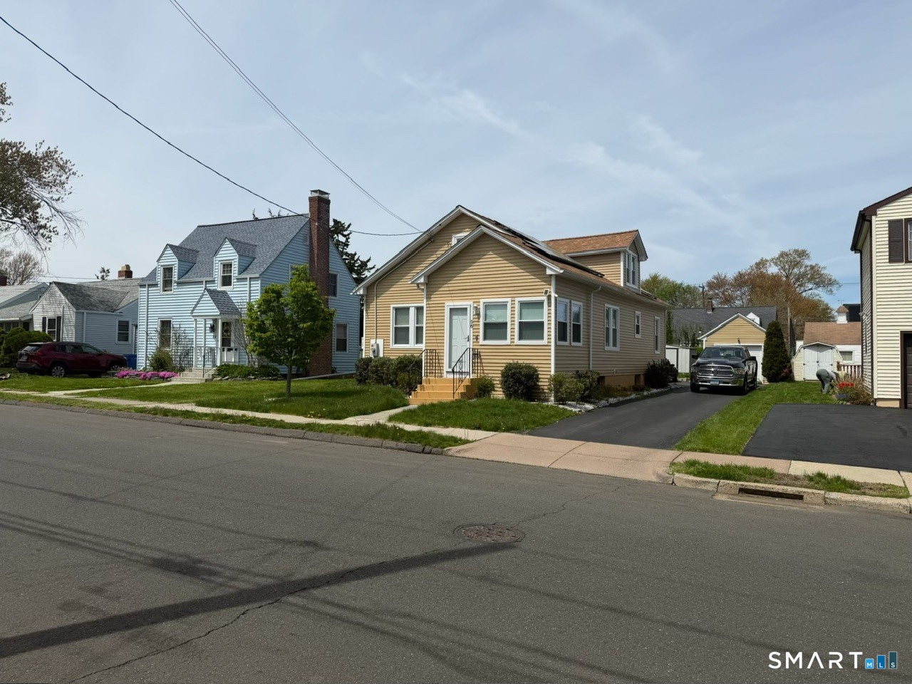 56 Tredeau Street Hartford, CT 06114 - Photo 3 of 13