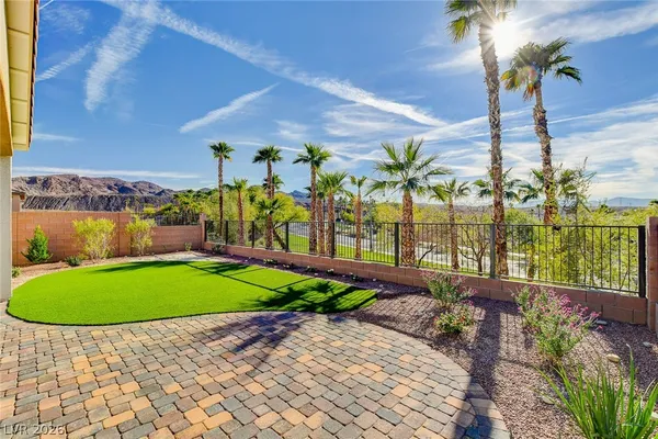 $2,850 | 19 Alta Cascata Place, Henderson, NV 89011
