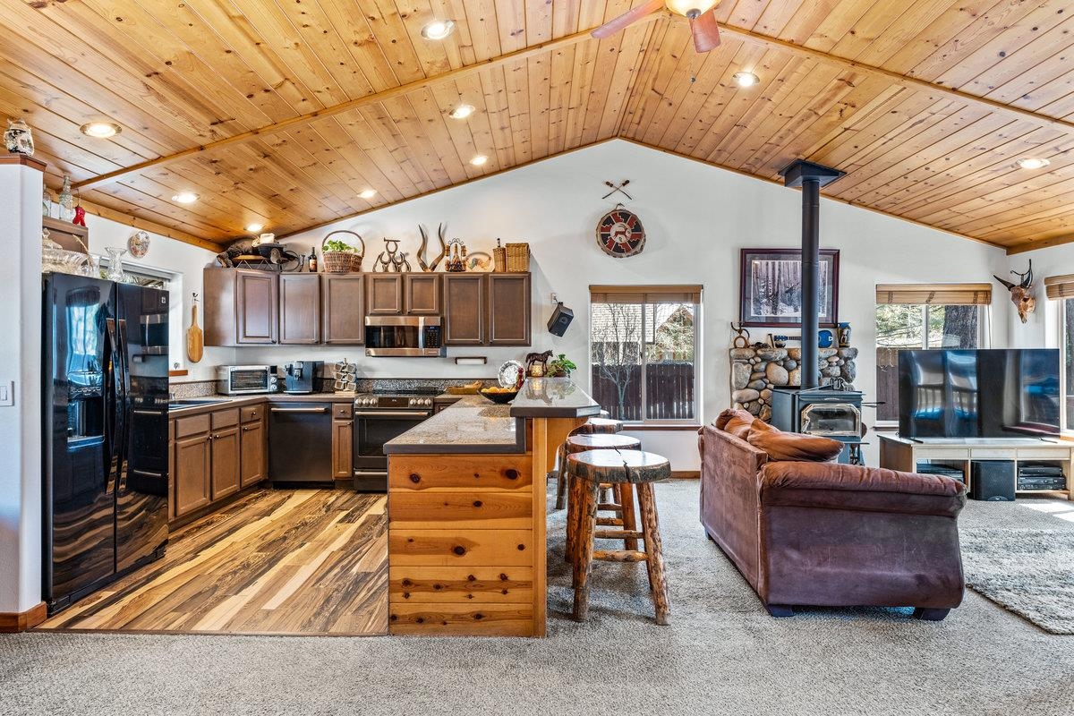 10233 Red Fir Road Truckee, CA 96161 - Photo 8 of 21 Gallery Image 8