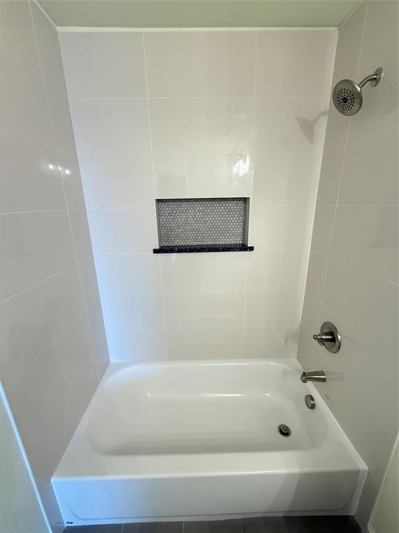 2864 Burchill Road Fort Worth, TX 76105 - Photo 10 of 26 a bathroom with a bathtub