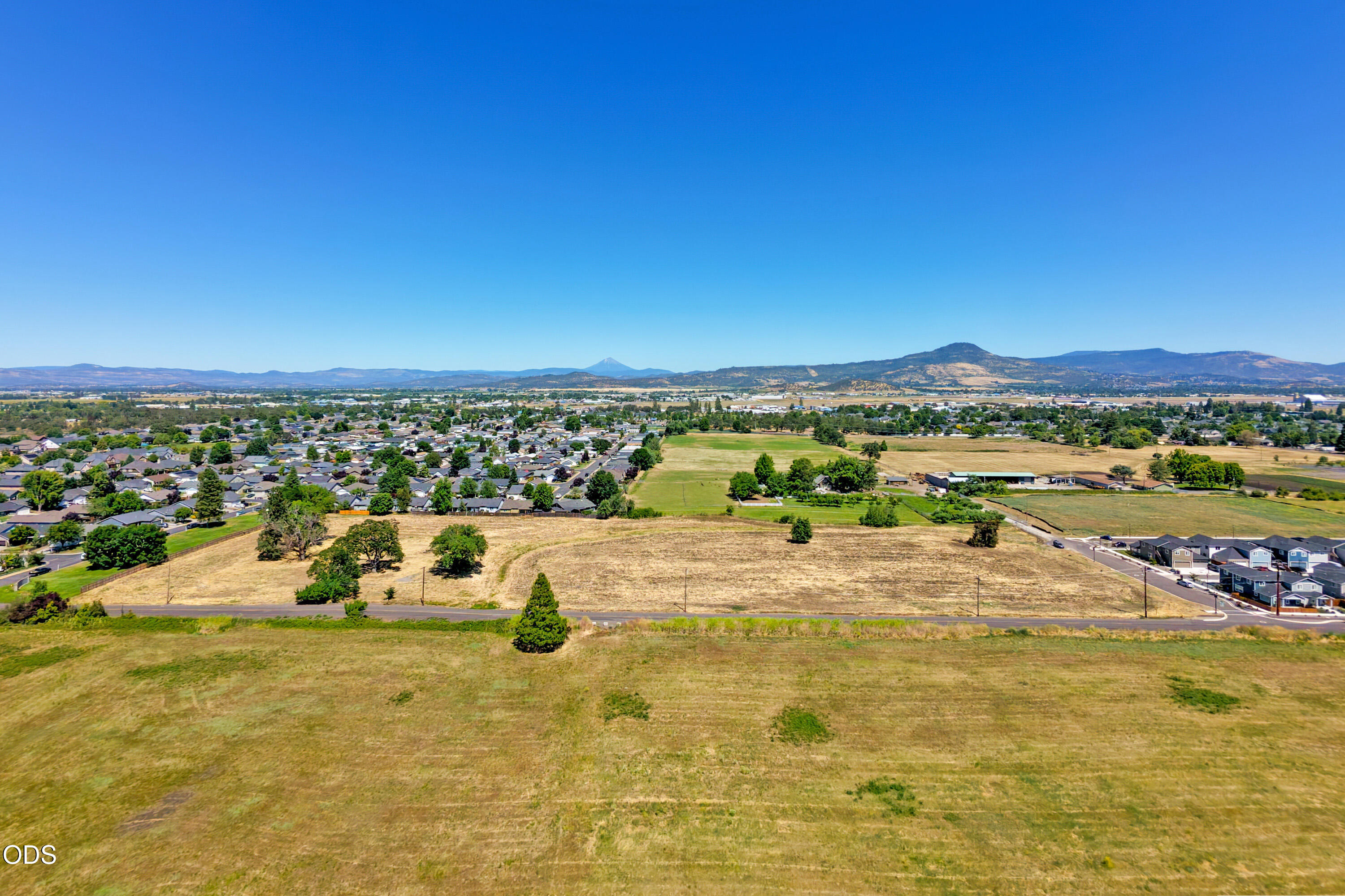 4922 Gebhard Road Central Point, OR 97502 - Photo 4 of 15