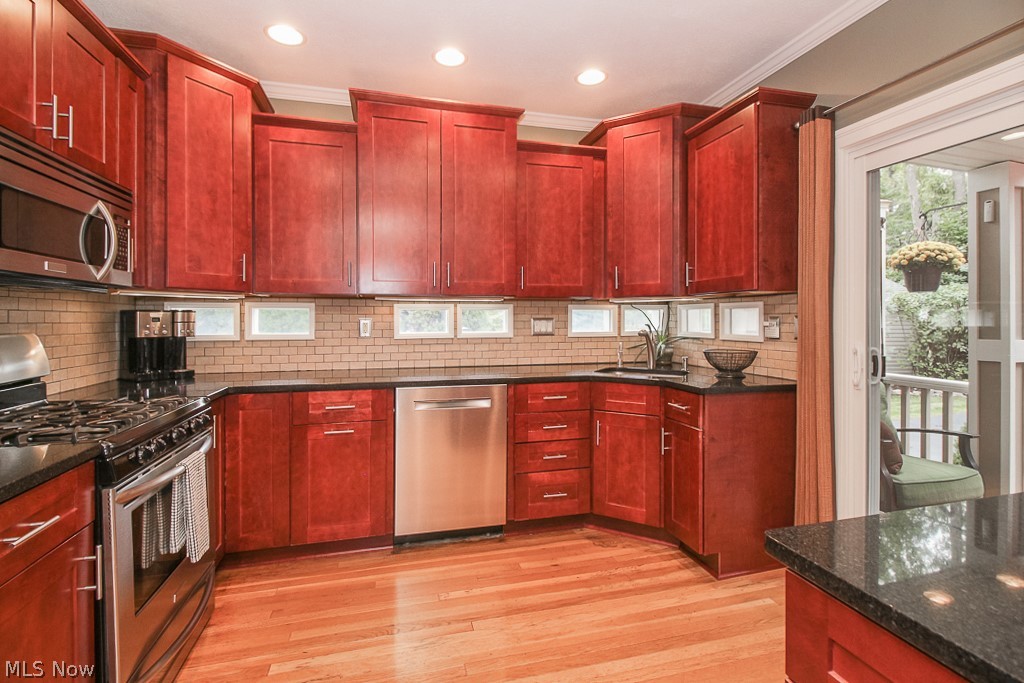 4761 Landchester Road Cleveland, OH 44109 - Photo 11 of 35 Kitchen