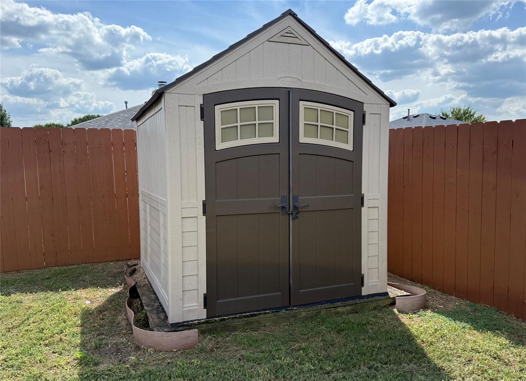 4514 Quail Run Road Sherman, TX 75092 - Photo 32 of 34 View of shed featuring a fenced backyard