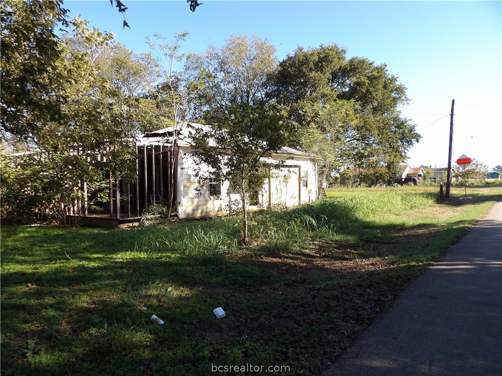 420 Seventh Street Lexington, TX 78947 - Photo 4 of 5