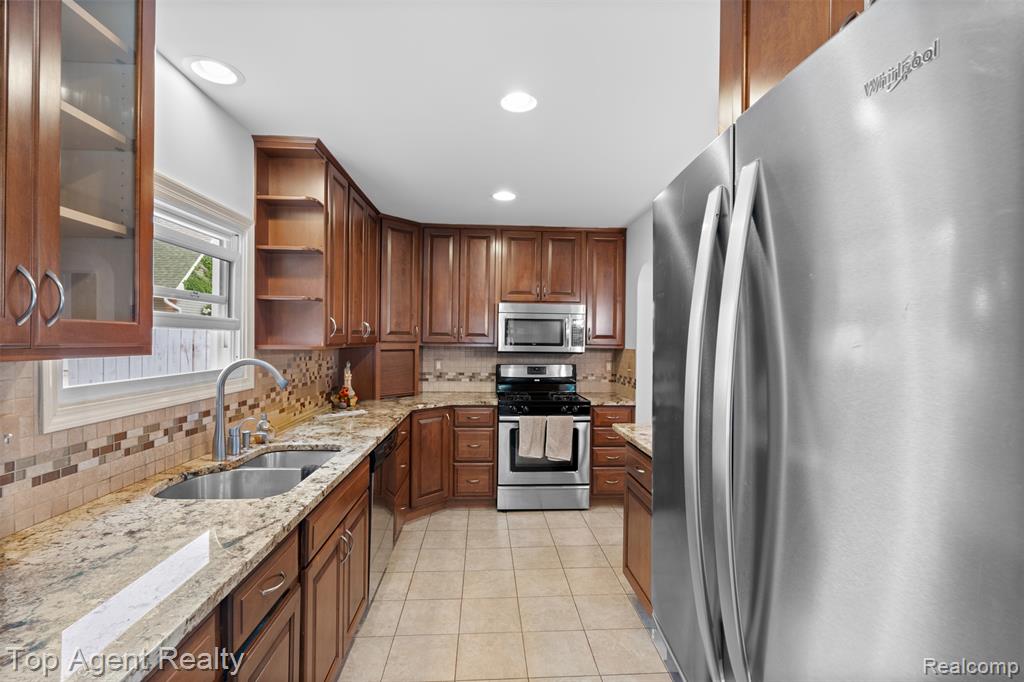 27320 Ryan Road Warren, MI 48092 - Photo 8 of 33 Gallery Image 8