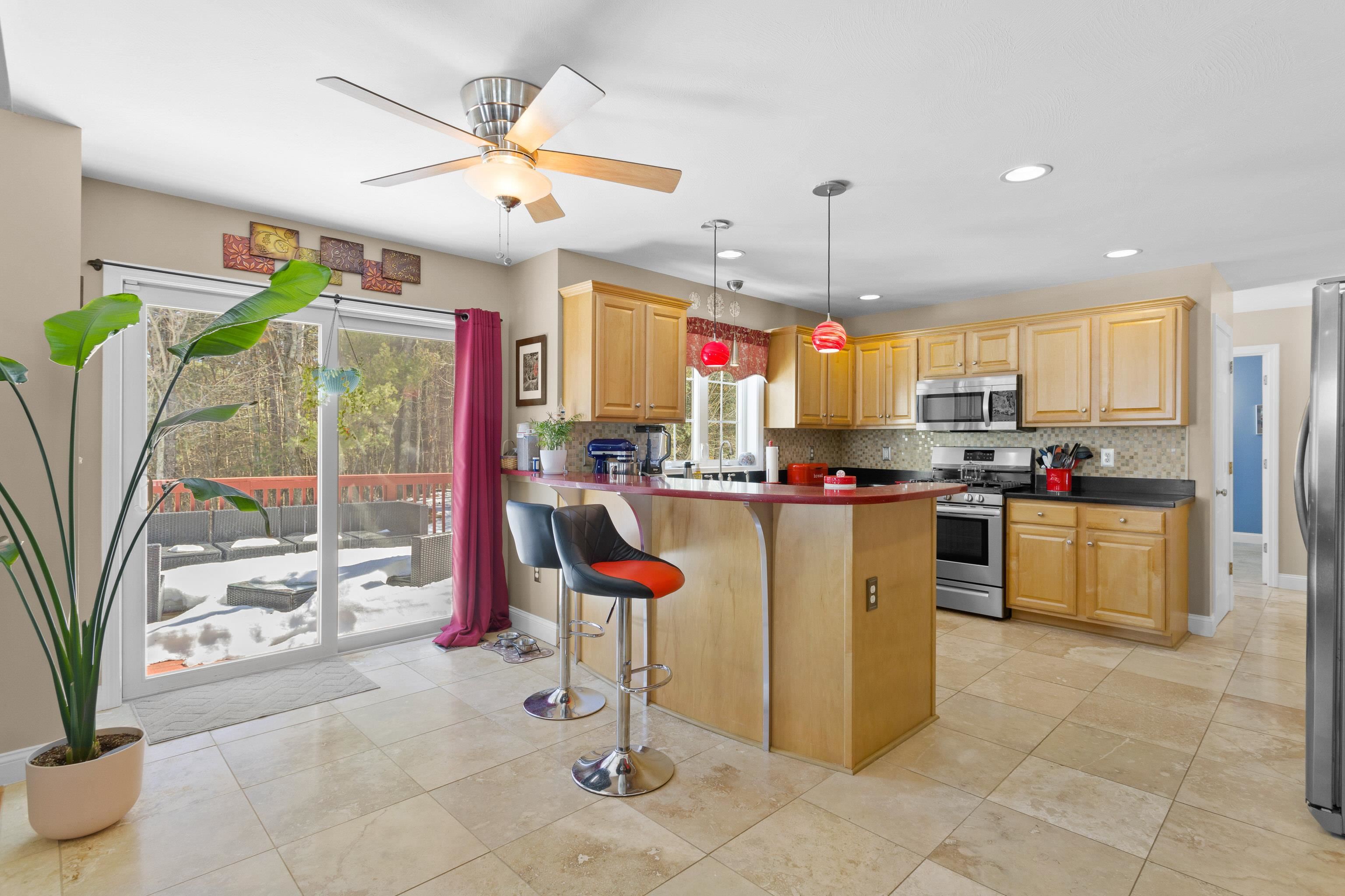 36 Hibiscus Way Nashua, NH 03062 - Photo 11 of 60