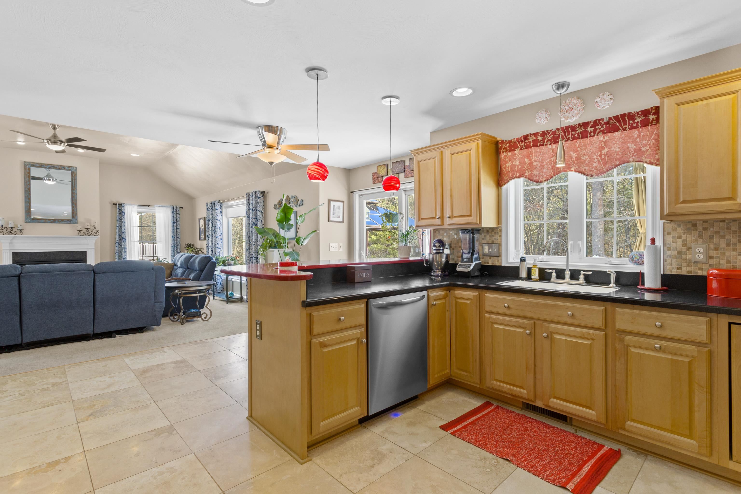 36 Hibiscus Way Nashua, NH 03062 - Photo 12 of 60