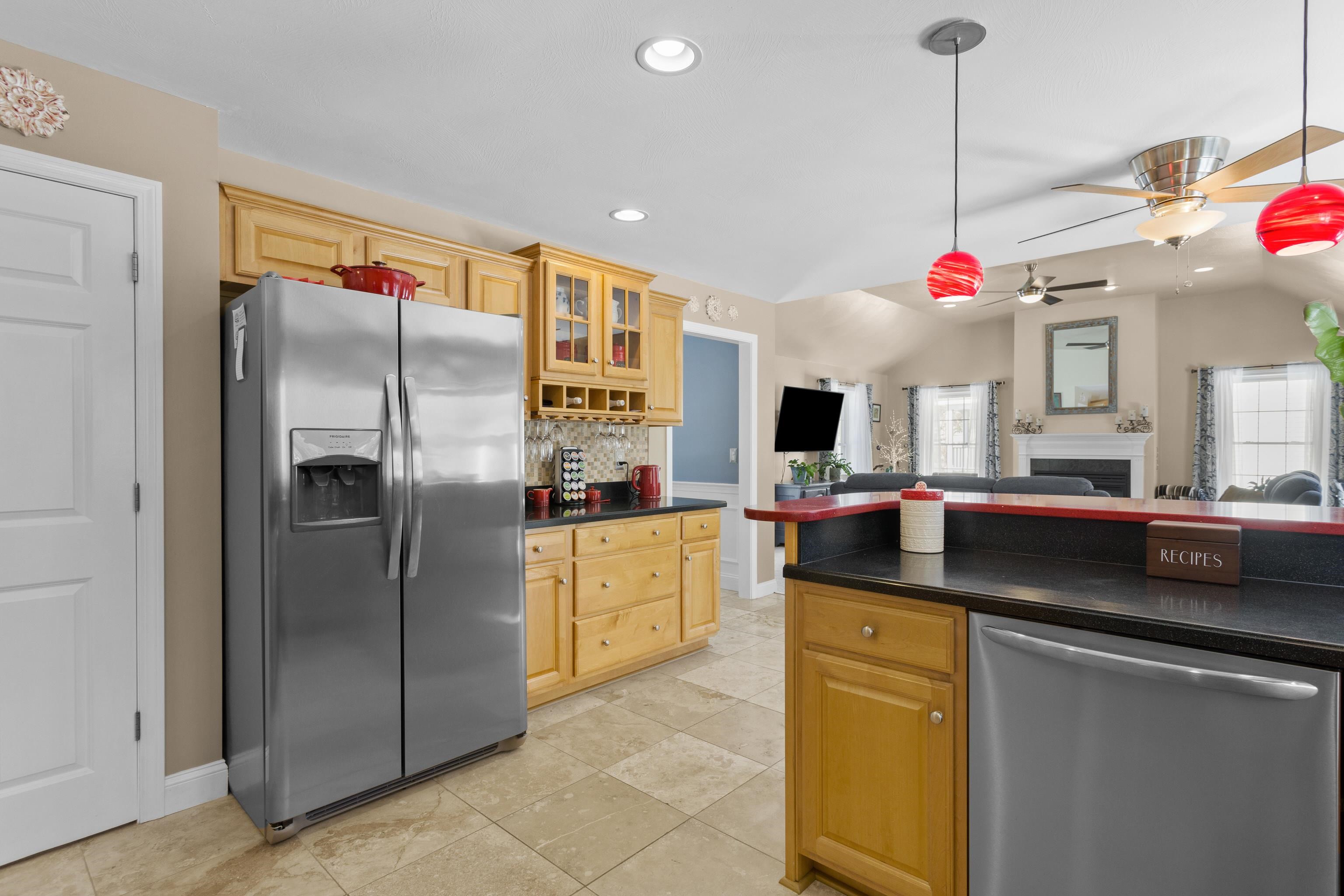 36 Hibiscus Way Nashua, NH 03062 - Photo 13 of 60