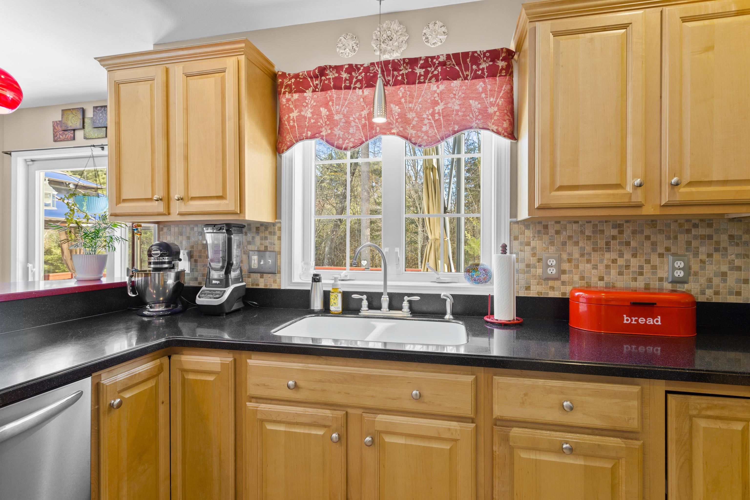 36 Hibiscus Way Nashua, NH 03062 - Photo 17 of 60