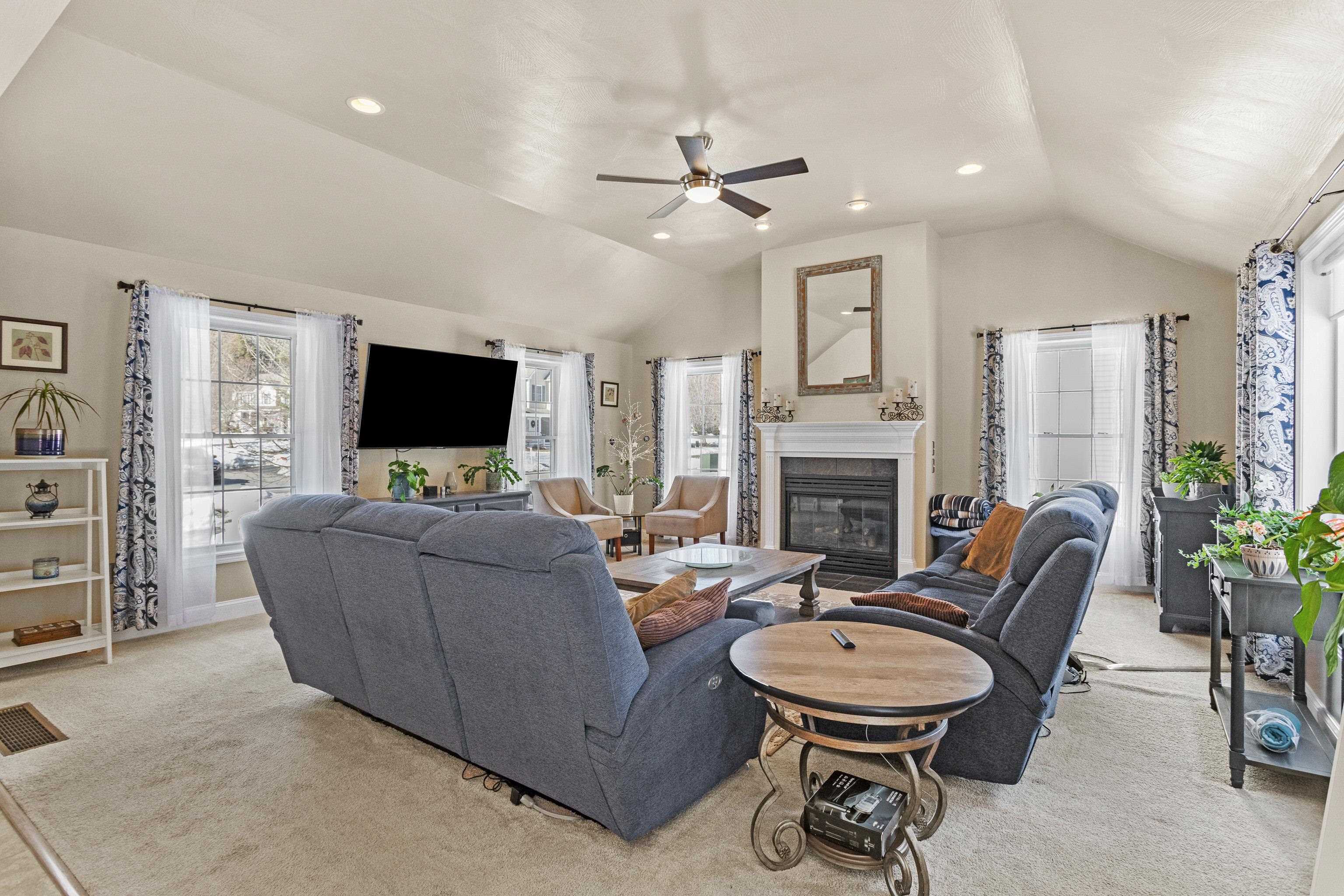 36 Hibiscus Way Nashua, NH 03062 - Photo 22 of 60