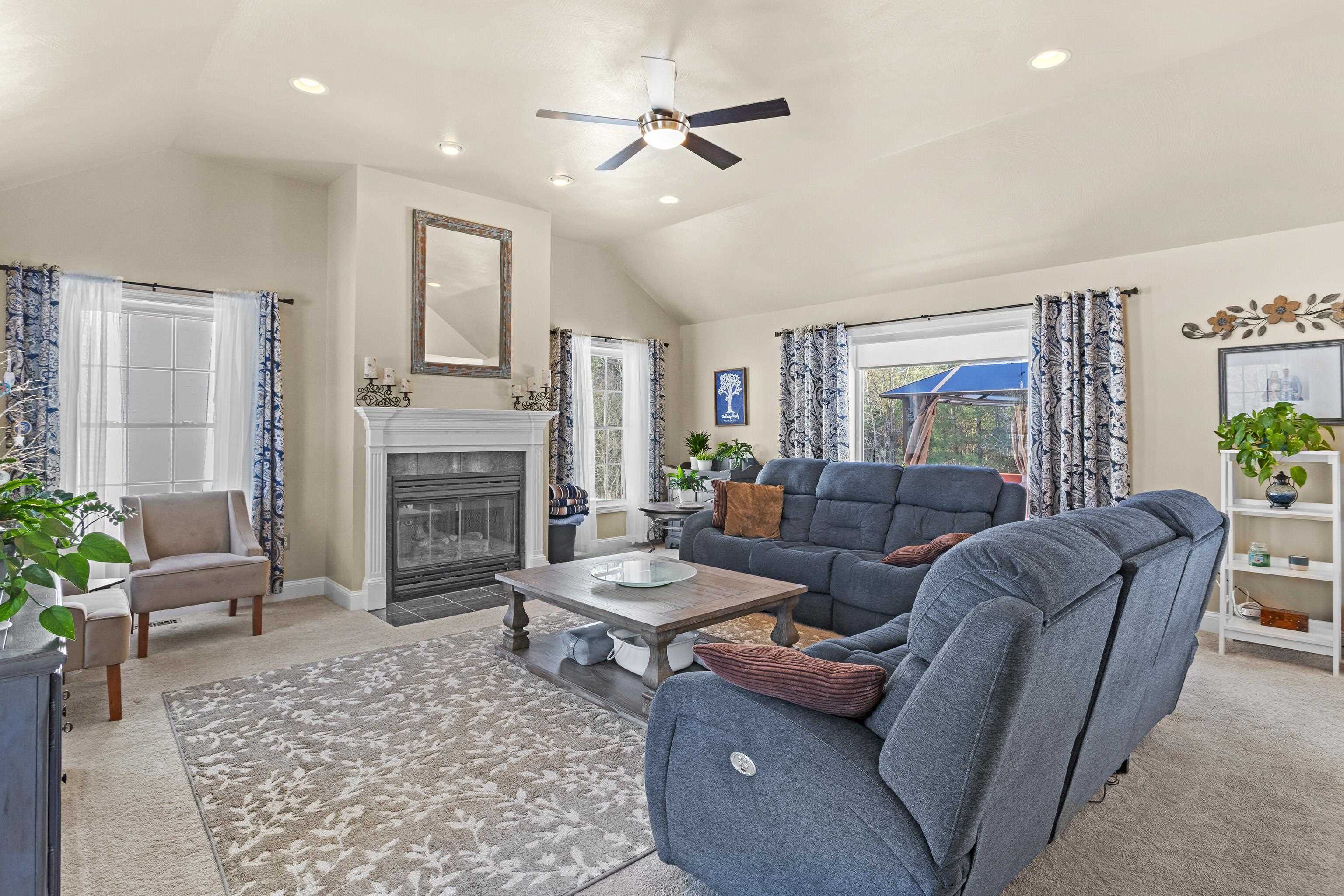 36 Hibiscus Way Nashua, NH 03062 - Photo 23 of 60