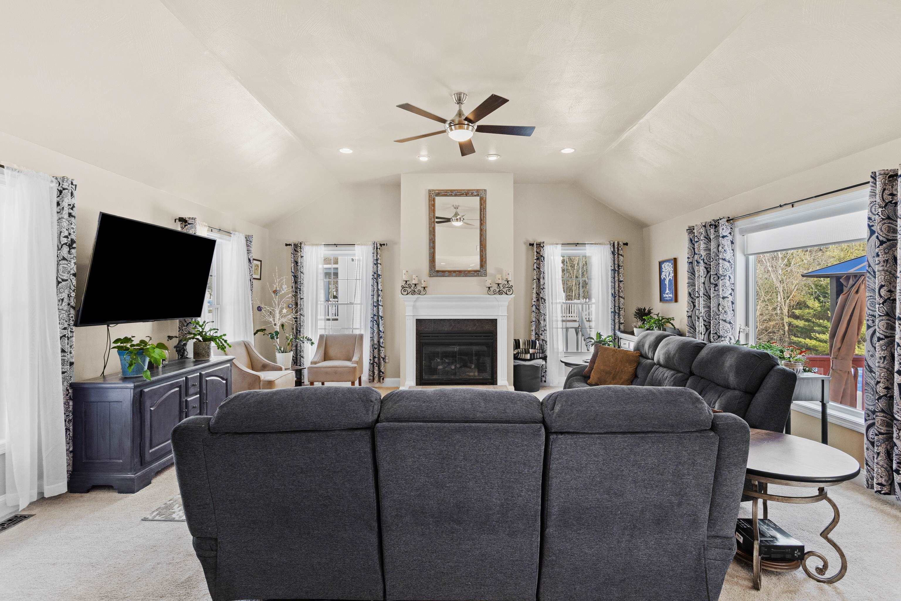 36 Hibiscus Way Nashua, NH 03062 - Photo 27 of 60