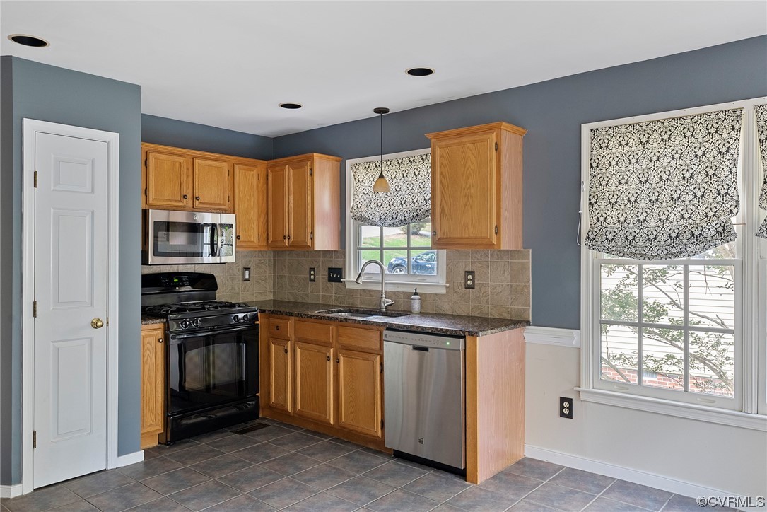 5407 Chestnut Bluff Road Midlothian, VA 23112 - Photo 11 of 35 a kitchen with stainless steel appliances granite countertop a stove and a sink