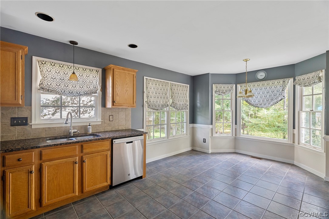 5407 Chestnut Bluff Road Midlothian, VA 23112 - Photo 15 of 35 a large kitchen with a large window