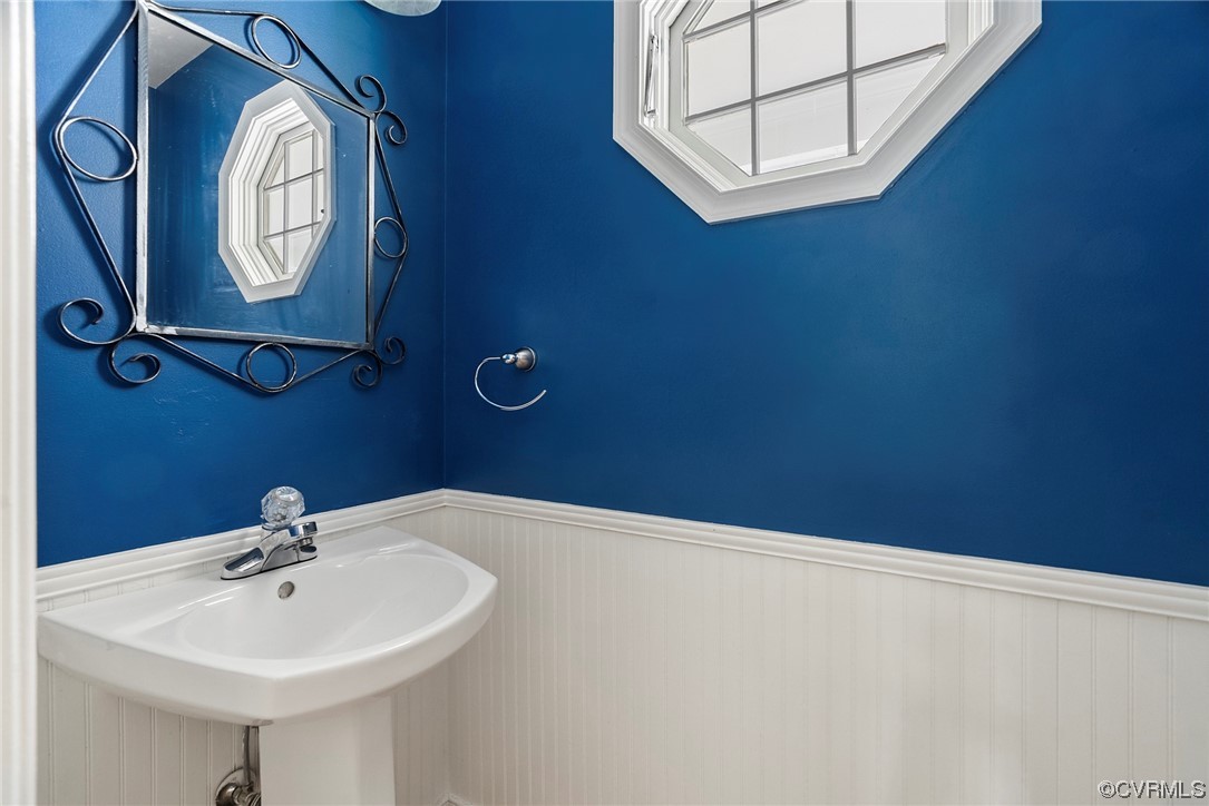 5407 Chestnut Bluff Road Midlothian, VA 23112 - Photo 6 of 35 a bathroom with a sink a mirror and a toilet