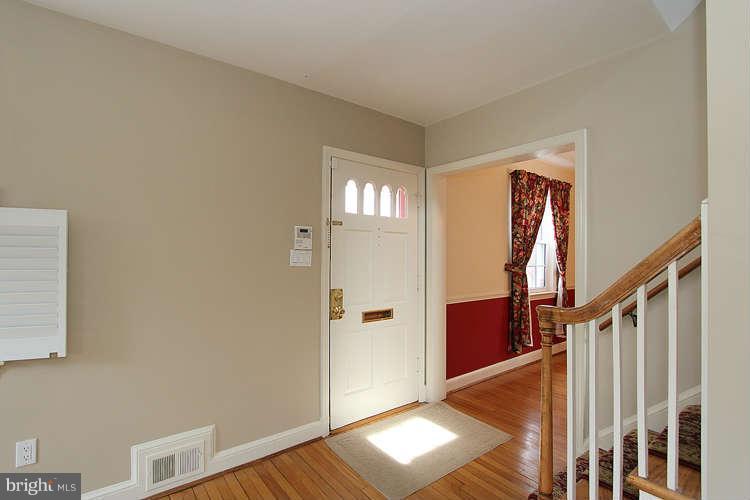 8907 Melwood Road Bethesda, MD 20817 - Photo 4 of 27 Interior (General)