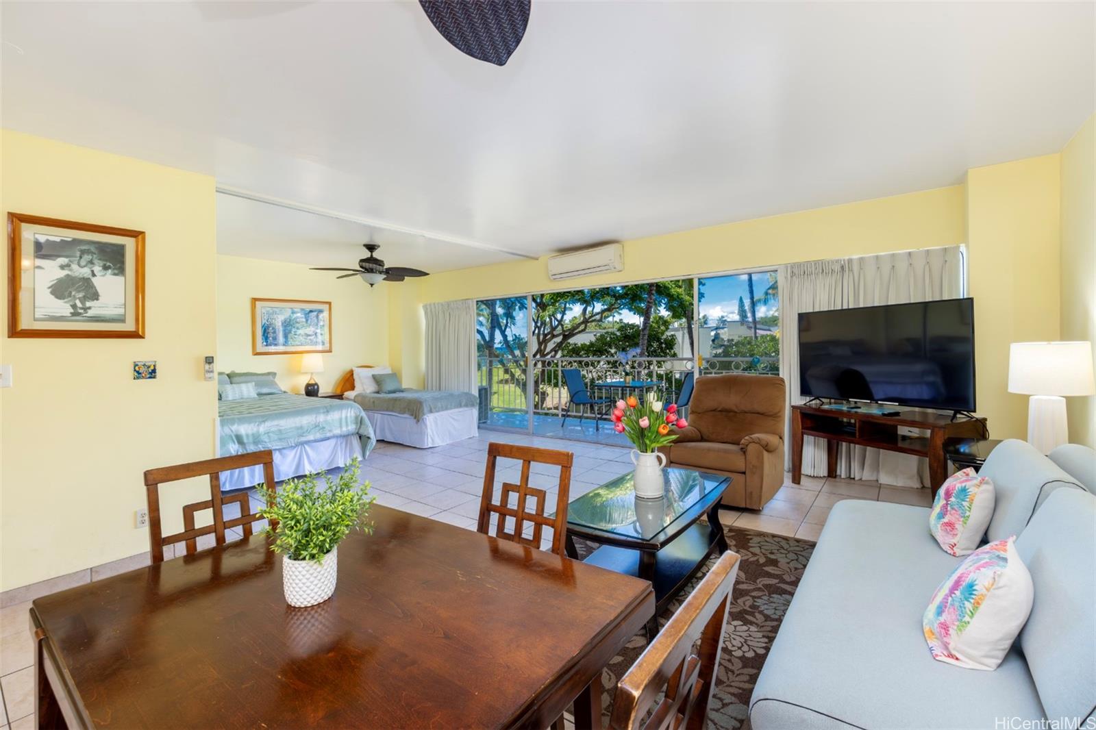 2161 Kalia Road, Unit 218 Honolulu, HI 96815 - Photo 12 of 25 a living room with furniture and a flat screen tv