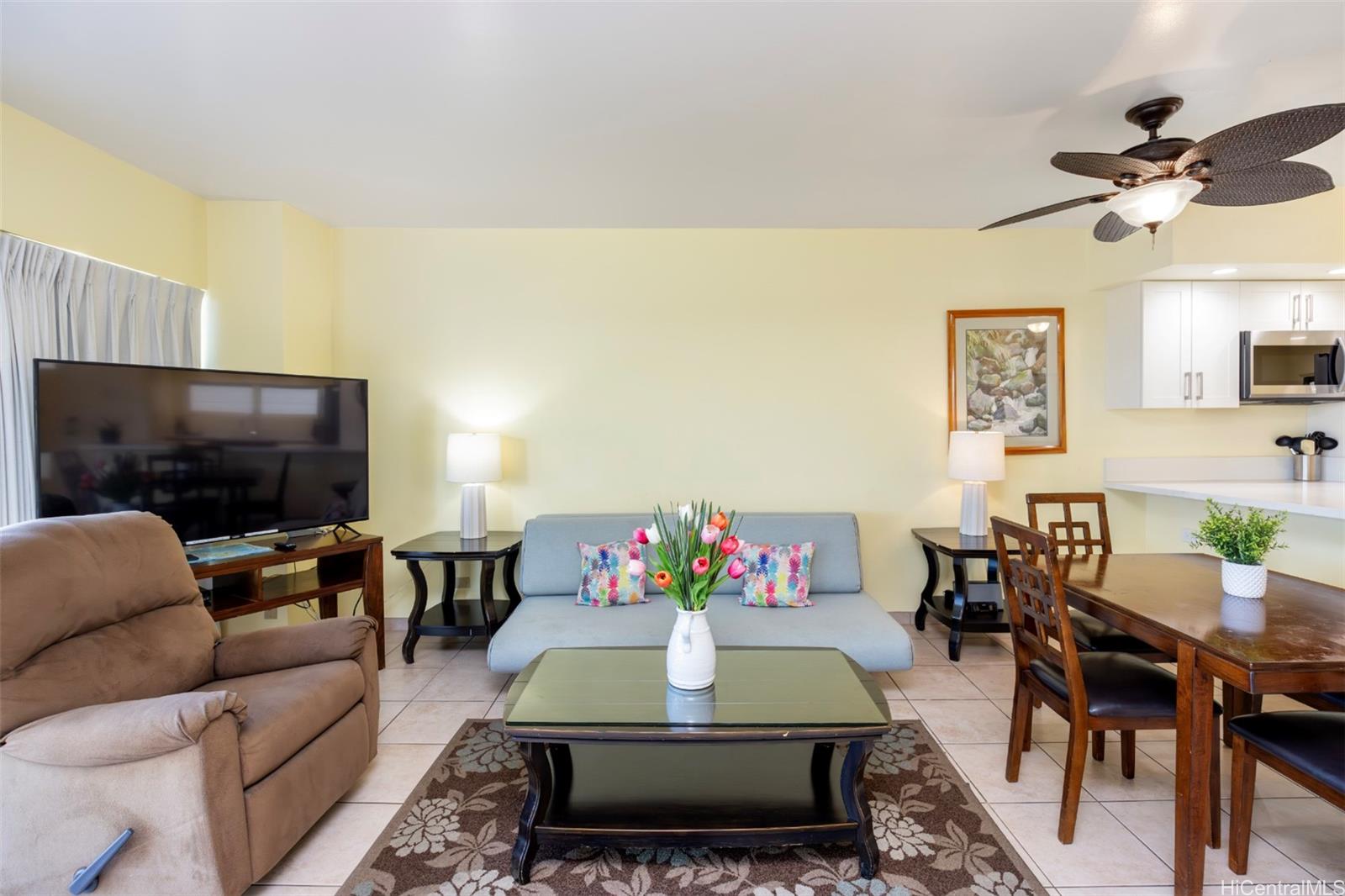 2161 Kalia Road, Unit 218 Honolulu, HI 96815 - Photo 10 of 25 a living room with furniture and a flat screen tv