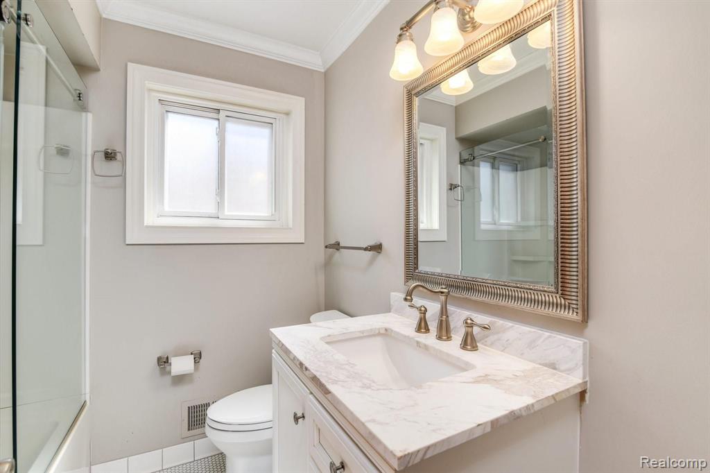 1389 North Pine Street Rochester Hills, MI 48307 - Photo 13 of 28