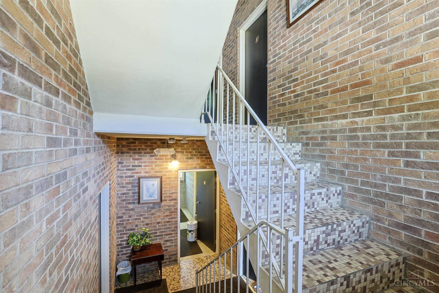 3254 North Bend Road Cincinnati, OH 45247 - Photo 4 of 28 Gallery Image 4