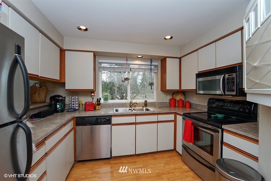 7407 210th Street Southwest, Unit 112 Edmonds, WA 98026 - Photo 5 of 15 Gallery Image 5