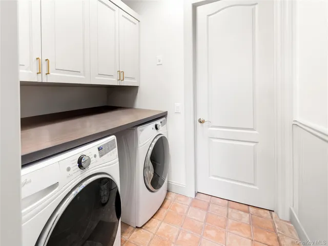 a view of washer and dryer