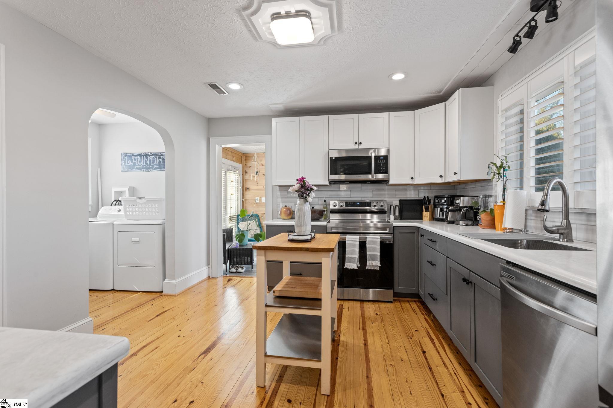 308 South B Street Easley, SC 29640 - Photo 15 of 27