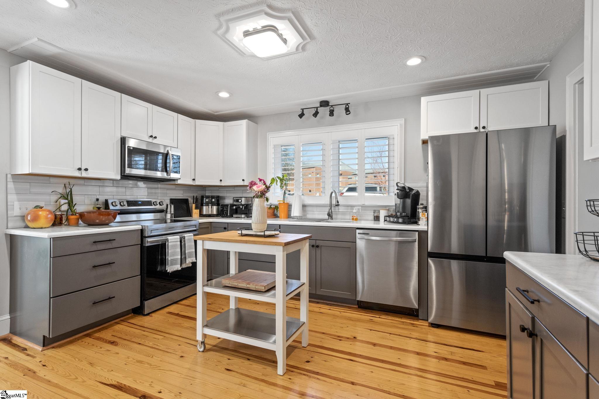 308 South B Street Easley, SC 29640 - Photo 3 of 27