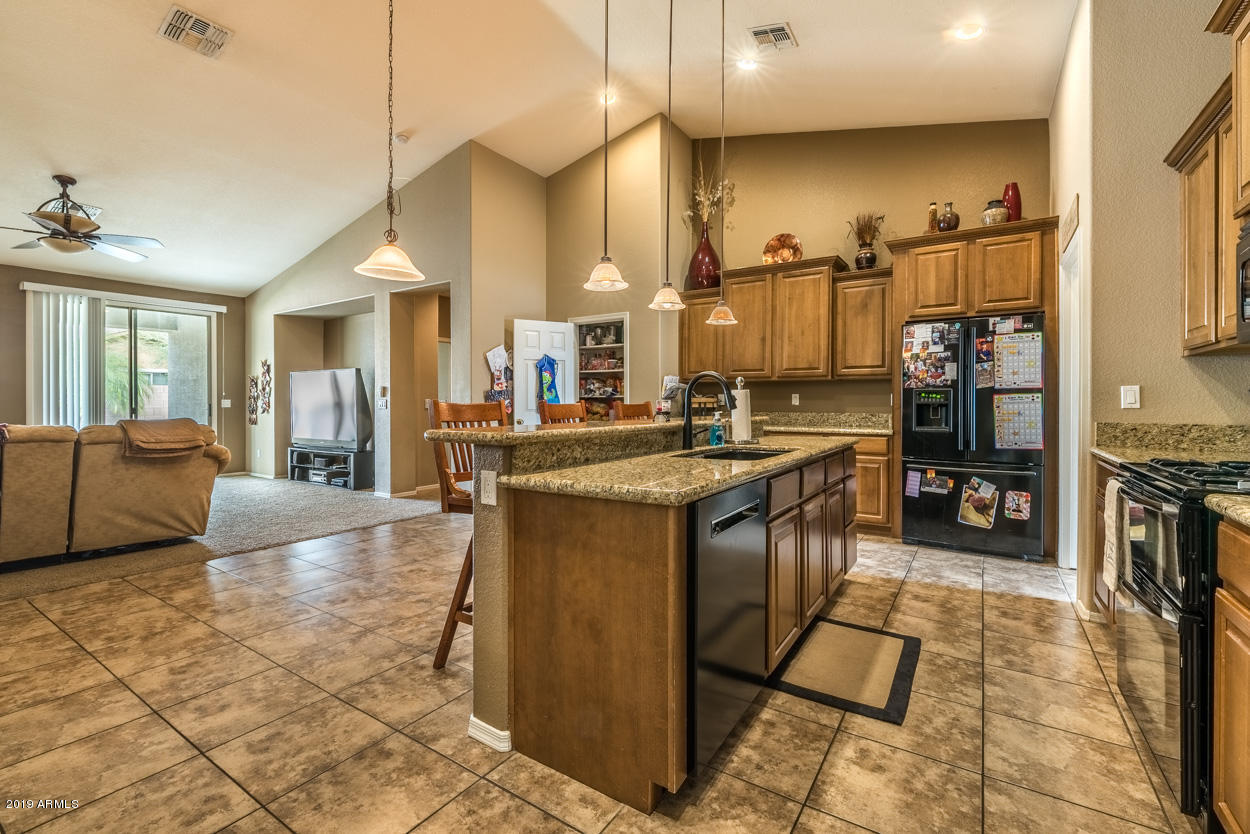 18506 East Ranch Road Queen Creek, AZ 85142 - Photo 14 of 38 KItchen