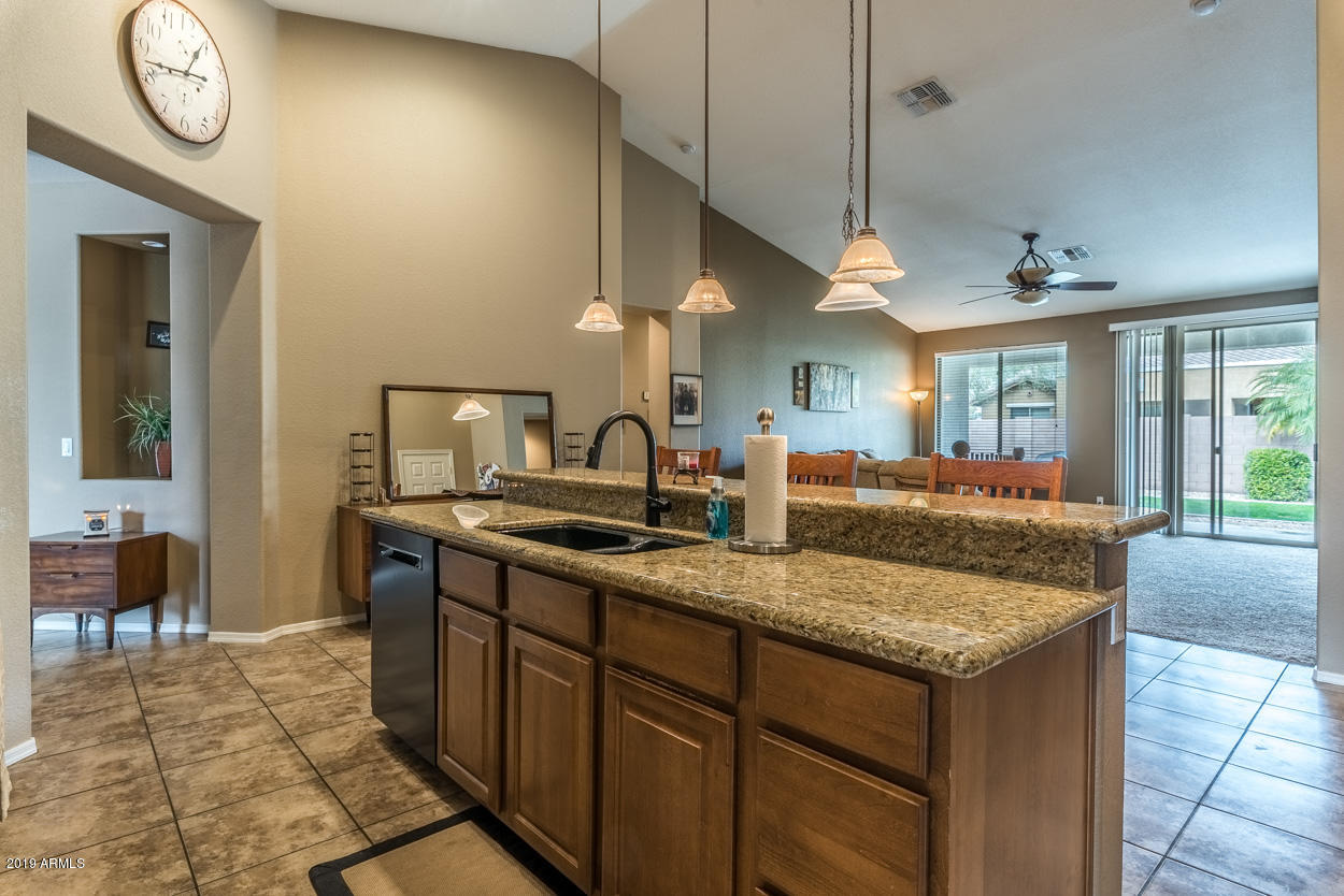 18506 East Ranch Road Queen Creek, AZ 85142 - Photo 20 of 38 KItchen