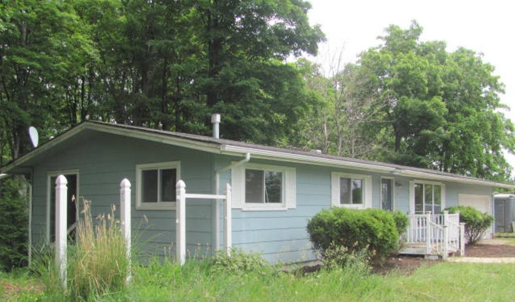 904 Greg Road Petoskey, MI 49770 - Photo 1 of 26 1853705.JPG