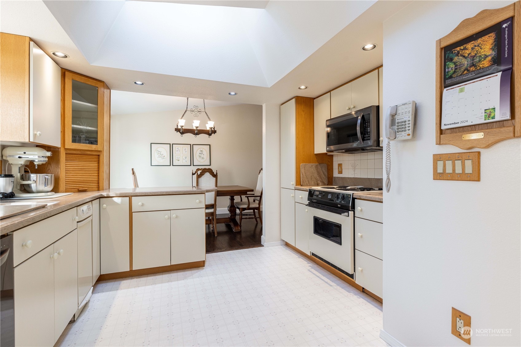 13021 Military Road East Puyallup, WA 98374 - Photo 18 of 37